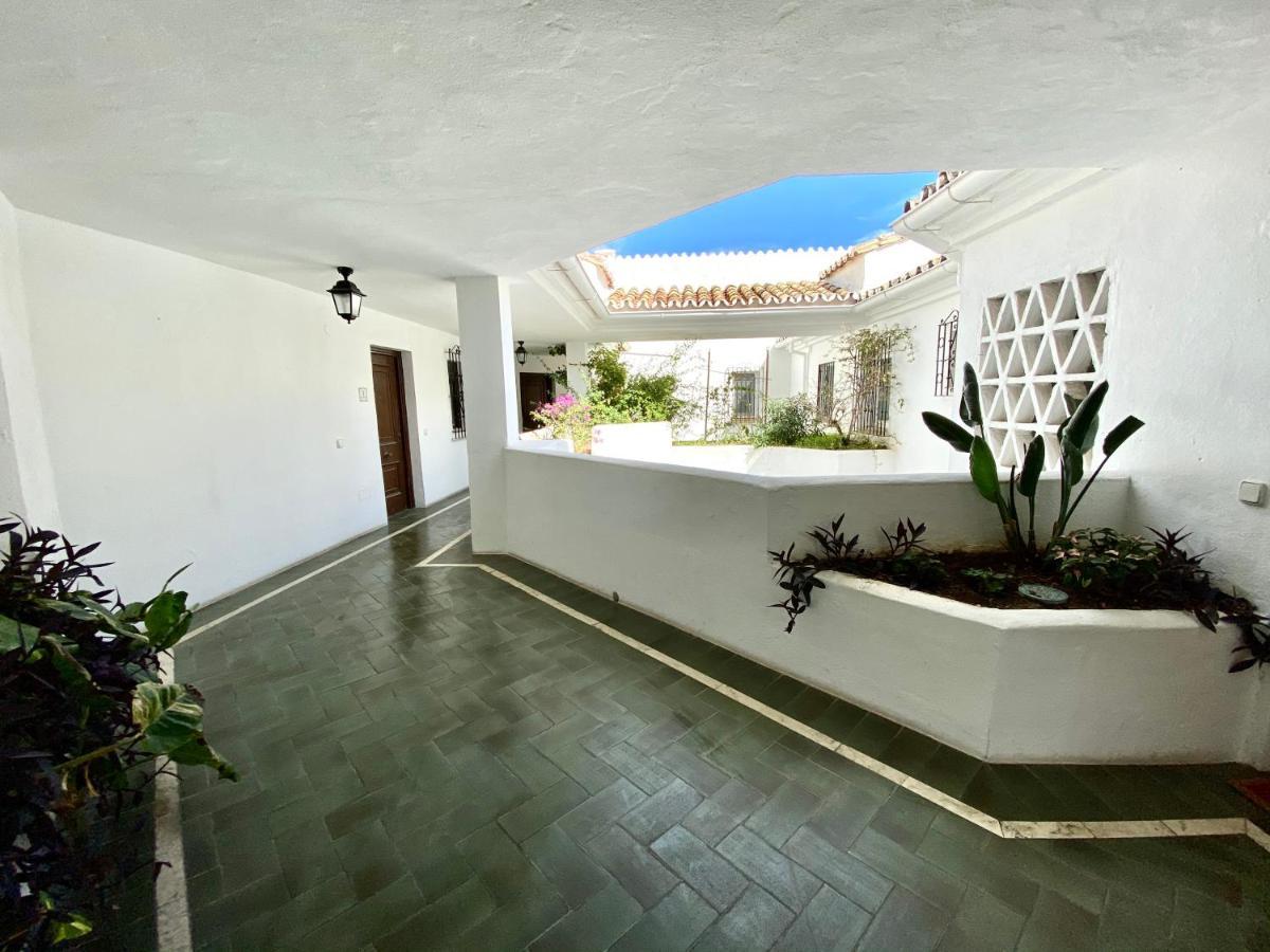 Апартаменты Luxury Puerto Banus Penthouse With Parking & Wi-Fi Марбелья Экстерьер фото