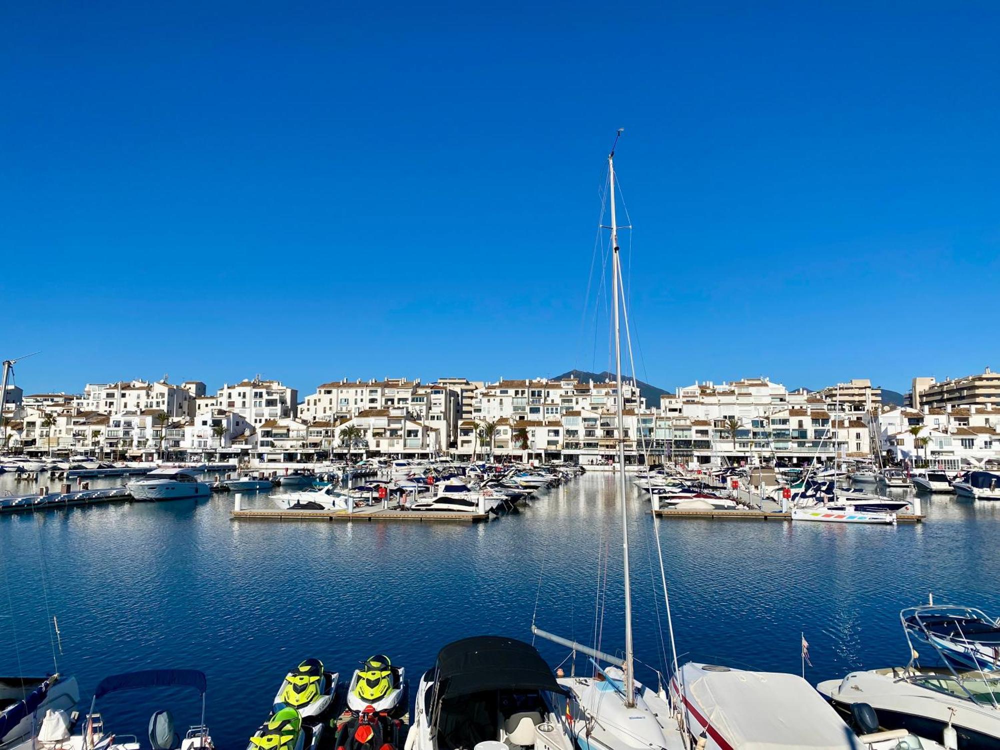 Апартаменты Luxury Puerto Banus Penthouse With Parking & Wi-Fi Марбелья Экстерьер фото